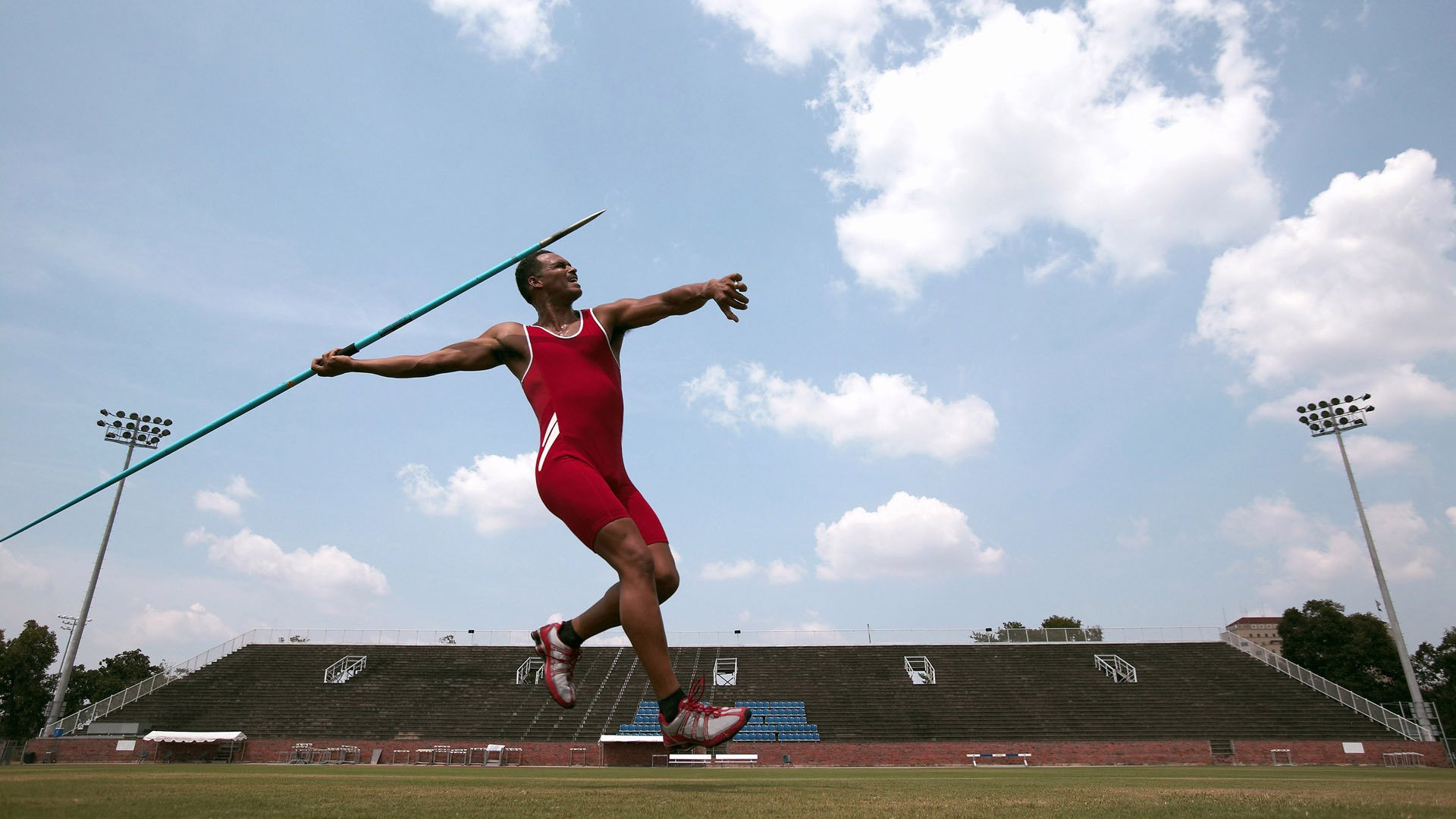 青少年体育精神与技术同步提升，行业氛围日益良好，青少年体育精神作文